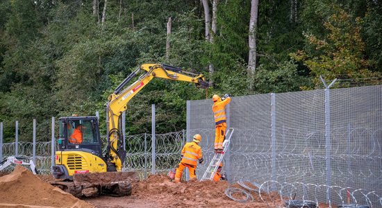 Uz Latvijas-Baltkrievijas robežas uzbūvēti 14 kilometri pastāvīgā žoga