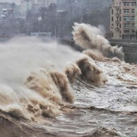 Ķīnā taifūnā bojā gājuši 13 cilvēki; miljons evakuēti