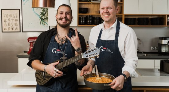 Vakariņas pa lēto: Mika Galvanovska krēmīgais risoto ar bekonu