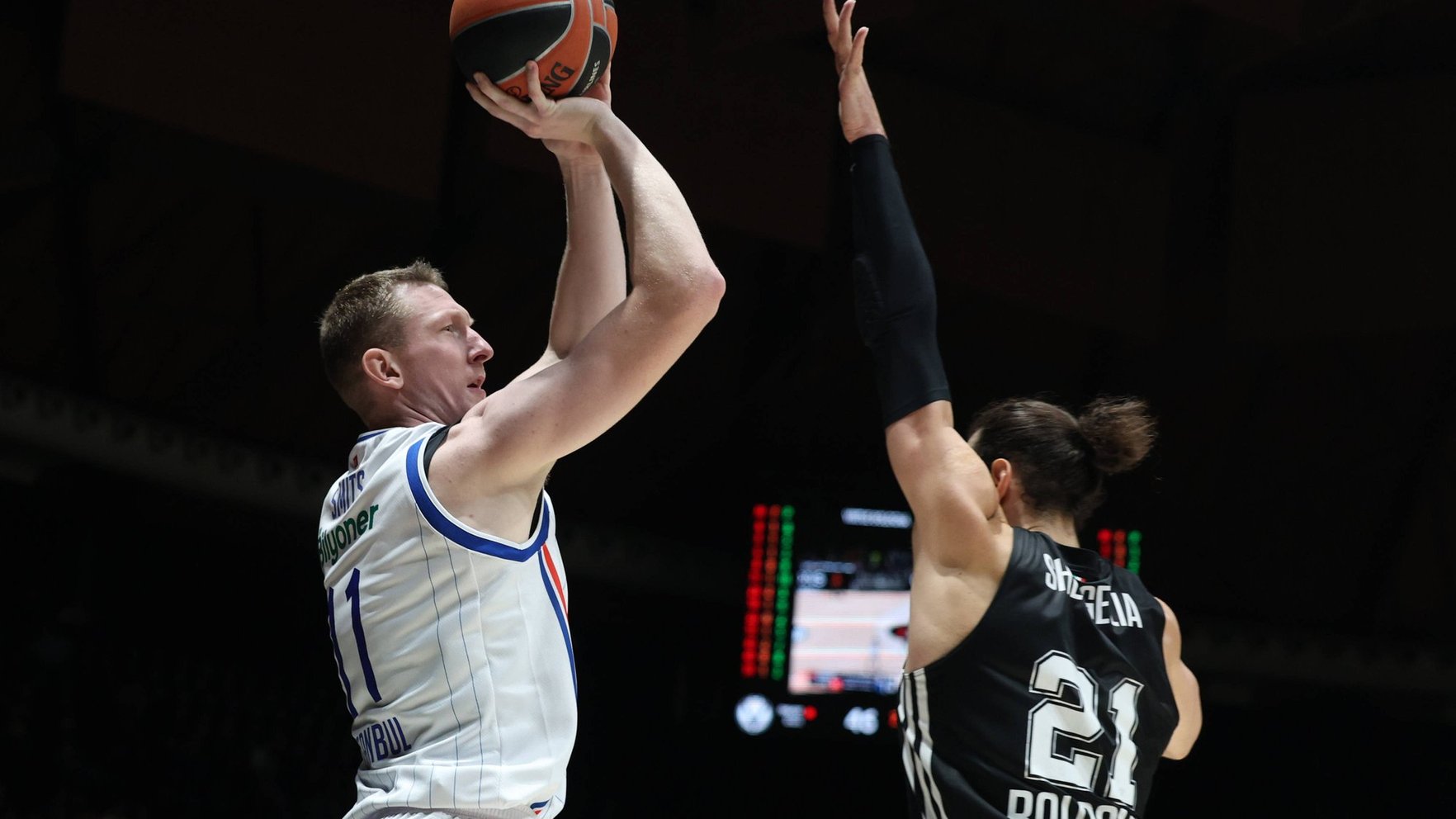 ��mits ajută “Anadolu Efes” să învingă “Real”; Durerea lui ��agars și pierderea dureroasă a lui “Fenerbahce” în finală   