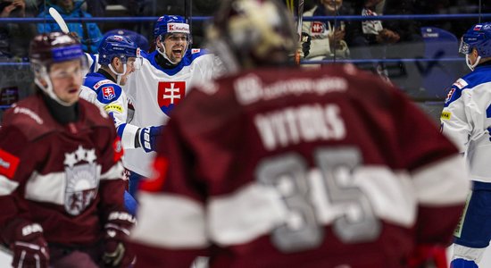 Latvijas hokejisti saspringtā cīņā paliek otrie "Kaufland" kausā