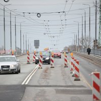 Ремонт Деглавского моста закончится через год, Брасский путепровод обещают закончить через два года