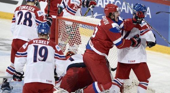 МЧМ: команда Белявского стартовала разгромом от финнов, россияне — победой над чехами