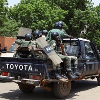 Франция начала эвакуацию своих граждан из Нигера. В стране может начаться гражданская война