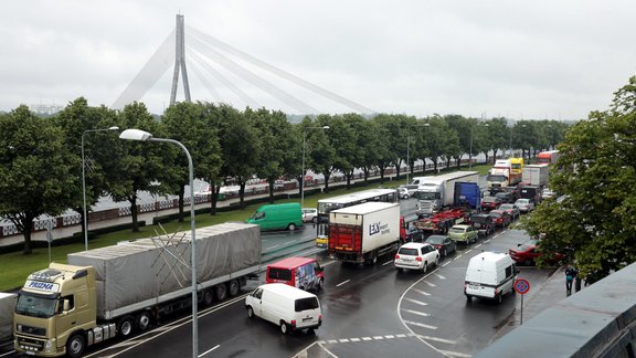 Kravu pārvadāšanas uzņēmumi protestē pret eirovinjetes ieviešanu - 41