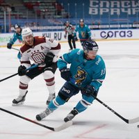 Video: Rīgas 'Dinamo' kļūdas izmanto 'Soču' vienības hokejisti