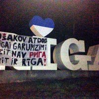 Iedzīvotāji Ušakovam pieprasa 'atdot atpakaļ Rīgu'