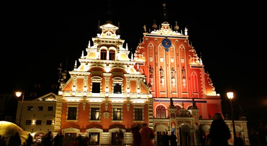 Kā piemērotāko Valsts prezidenta pagaidu telpām piedāvās Melngalvju namu