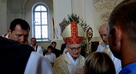 Majestātiskā Nautrānu katoļu baznīca svin 100