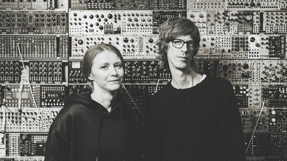 Noklausies! Muzikālais projekts "Jaunība" laiž klajā pirmo dziesmu "Sienas"