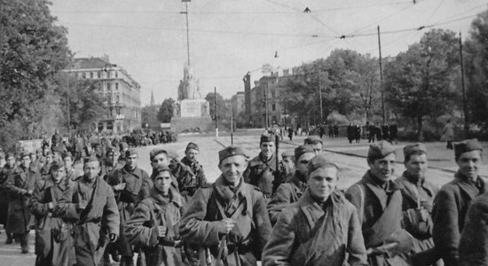 1944. gads: Eiropas atbrīvošana no nacistiem, latvieši bēg no mājām