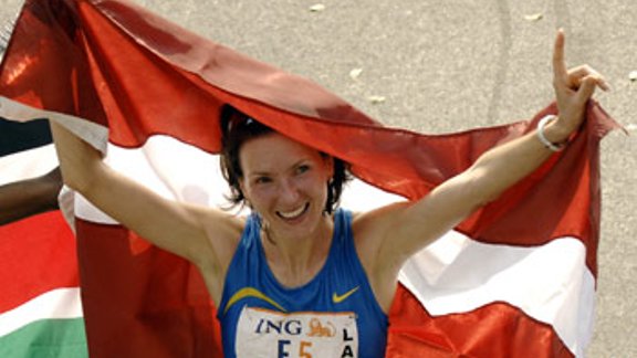 Latvijas vieglatlēte, 2005.gada Ņujorkas maratona uzvarētāja Jeļena Prokopčuka. AFP/Scanpix