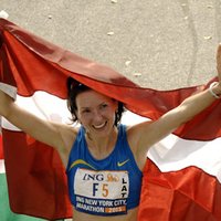 Jeļena Prokopčuka otro gadu pēc kārtas uzvar Ņujorkas maratonā