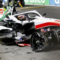 Šūmahera smagā avārija 'Haas' komandai izmaksās līdz miljonam dolāru