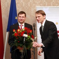 Par Gada cilvēku atzīst demisionējušo premjeru Dombrovski (FOTO)