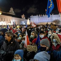 Polijā protestē pret mediju brīvības ierobežošanu