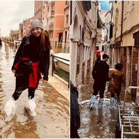 Foto: Gundega Skudriņa applūdušo Venēciju izbrien ar miskastes maisiem kājās