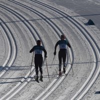 Pasaules čempionāta slēpošanā norises vietā aiztur Austrijas, Igaunijas un Kazahstānas sportistus