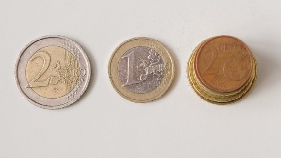 nauda,ekonomika,eiro,euro,monetas,centi,cents