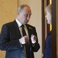 Путин оправдал перед Меркель пакт Молотова-Риббентропа