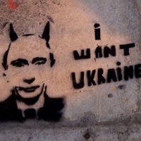 ФОТО: Авторы граффити в Риге высказывают свое мнение о событиях на Украине