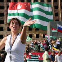 Абхазия и Южная Осетия публично опротестуют "оккупацию"