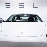Autoražotājam 'Tesla' Dienvidkorejā piemēro 2,1 miljona eiro naudassodu