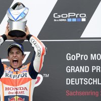 Markess izcīna uzvaru 'Moto GP' posmā Vācijā un nostiprinās kopvērtējuma līderpozīcijā