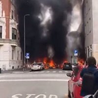 Sprādzienā Milānā aizdegušās automašīnas un cietis cilvēks