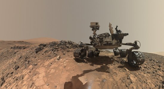 Marsa izpētes robots 'Curiosity' iepriecina ar selfiju no Sarkanās planētas