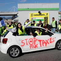 Francijā protestos pret degvielas nodokļa celšanu viens bojāgājušais