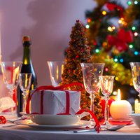 Klasiska Ziemassvētku maltīte: pieci kārdinoši ēdieni svinību galdam