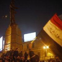 Protestos Ēģiptē pēc tiesas lēmuma Mubaraka lietā divi cilvēki zaudējuši dzīvību