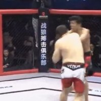 Video: nesportiskās MMA cīņas - sasveicināšanās vietā nokauts