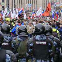 Maskavā mītiņā par brīvām vēlēšanām piedalījušies ap 50 000 cilvēku; aizturēti 245