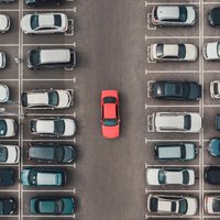 'Lielākas autostāvvietas' un 'pret autocentrismu' – meklēs risinājumus drošākai auto novietošanai