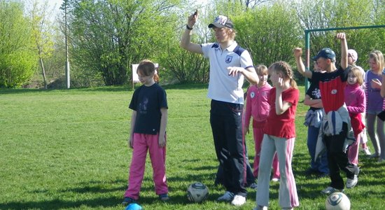 FK 'Jelgava' futbolisti viesojas pilsētas skolās