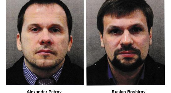 Guardian: "Петрову и Бoширову" был загадочный звонок после отравления Скрипалей