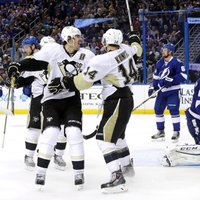 'Lightning' ar Gudļevski uz soliņa nonāk zaudētājos sērijā pret 'Penguins'