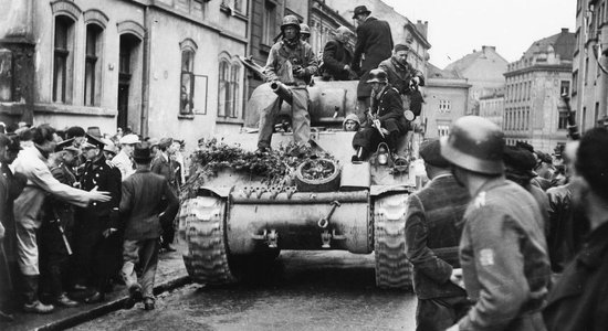 Asiņainās kara beigas Čehoslovākijā – čehi starp nacistiem, komunistiem un amerikāņiem