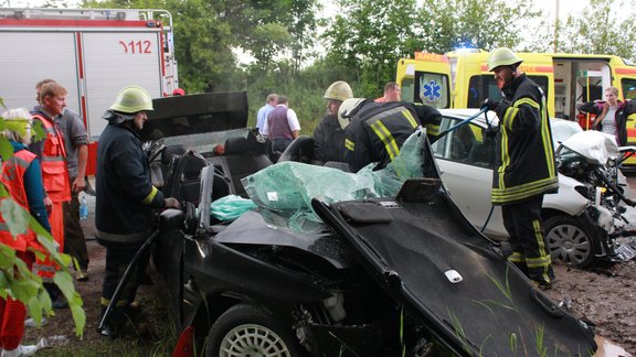 Divu auto sadursmē uz Veclaicenes šosejas cieš pieci cilvēki  - 2