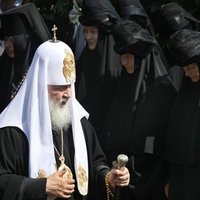 В РПЦ оскорблены вручением "Серебряной калоши" патриарху Кириллу