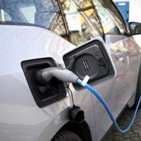 Ķīna atcels subsīdijas elektrisko un hibrīda automašīnu iegādēm