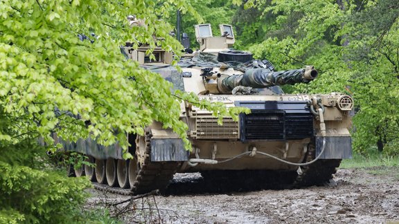 Abrams tank 