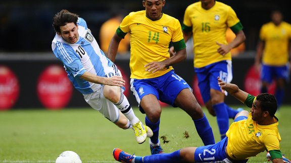 Messi, Danilo and Juan (Argentina - Brazil) 