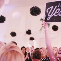 Video: Saderināties kāzās! Aizkustinošs bildinājums, kas acīs liks sariesties laimes asarām