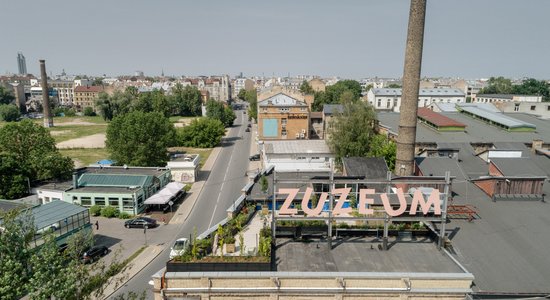 Foto: Mākslas centrs 'Zuzeum' atver jumta terasi un aicina uz zīmēšanas vakaru