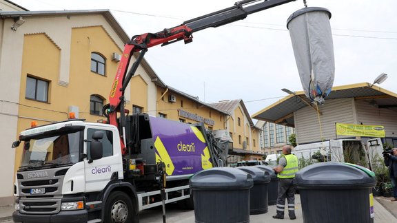 Vides pakalpojumu uzņēmuma "Clean R" uzstādītie pazemes konteineri