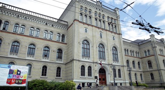 Латвийский университет отправил Байбу Броку во временную отставку