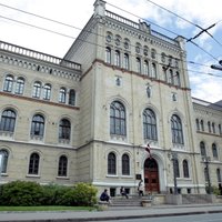 Латвийский университет опустился на 898-е место в рейтинге лучших вузов мира
